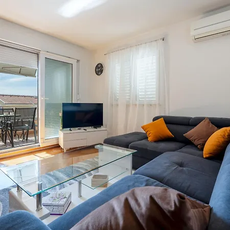 29 * Makarska